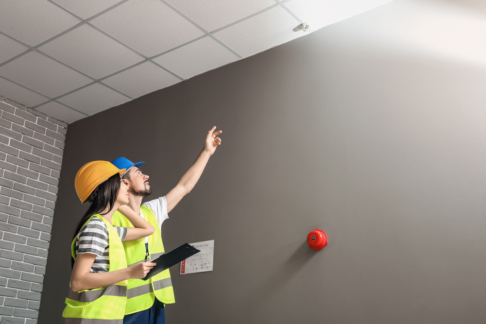 Renovlies voorbereiden in Hengelo voor een goede ondergrond en hechting van het behang.